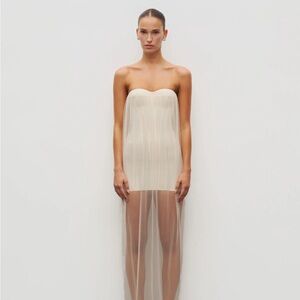 Chic Strapless Cream Dress